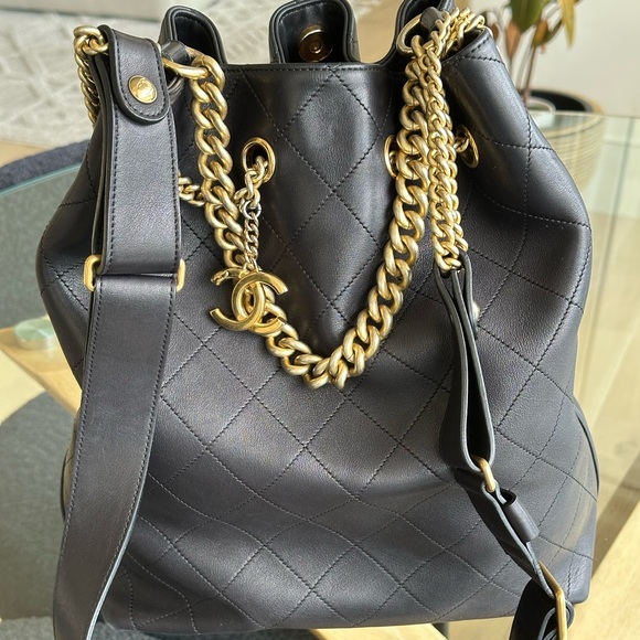 Chanel Quilted Black Leather Bucket  crossbody or shoulder Bag with Gold Chain - Picture 1 of 14